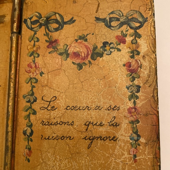 RARE CARLIN COMFORTS “MADE IN FRANCE FOR CARLIN COMFORTS” METAL BOOK - Picture 5 of 15